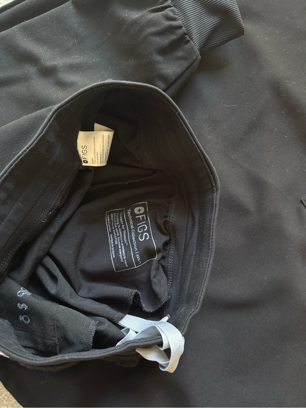 FIGS Black Scrub Top & Pants Set - Picture 3 of 3
